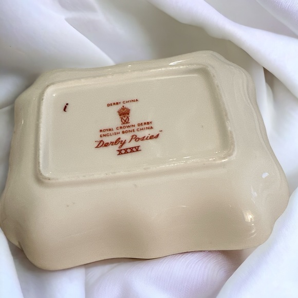 Vintage Royal Crown Derby Posies trinket dish - Picture 2 of 3